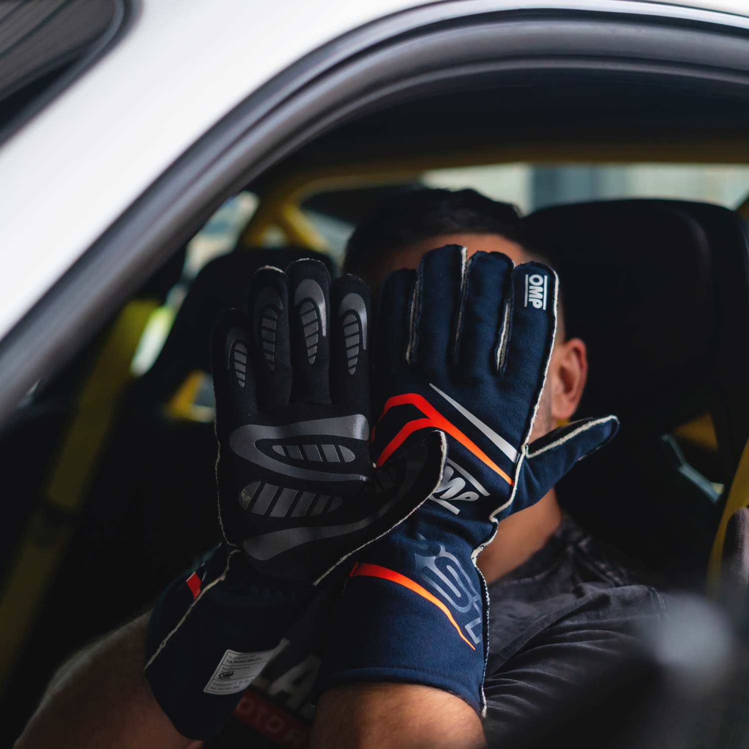 OMP FIRST GLOVES FIA 8856-2018
