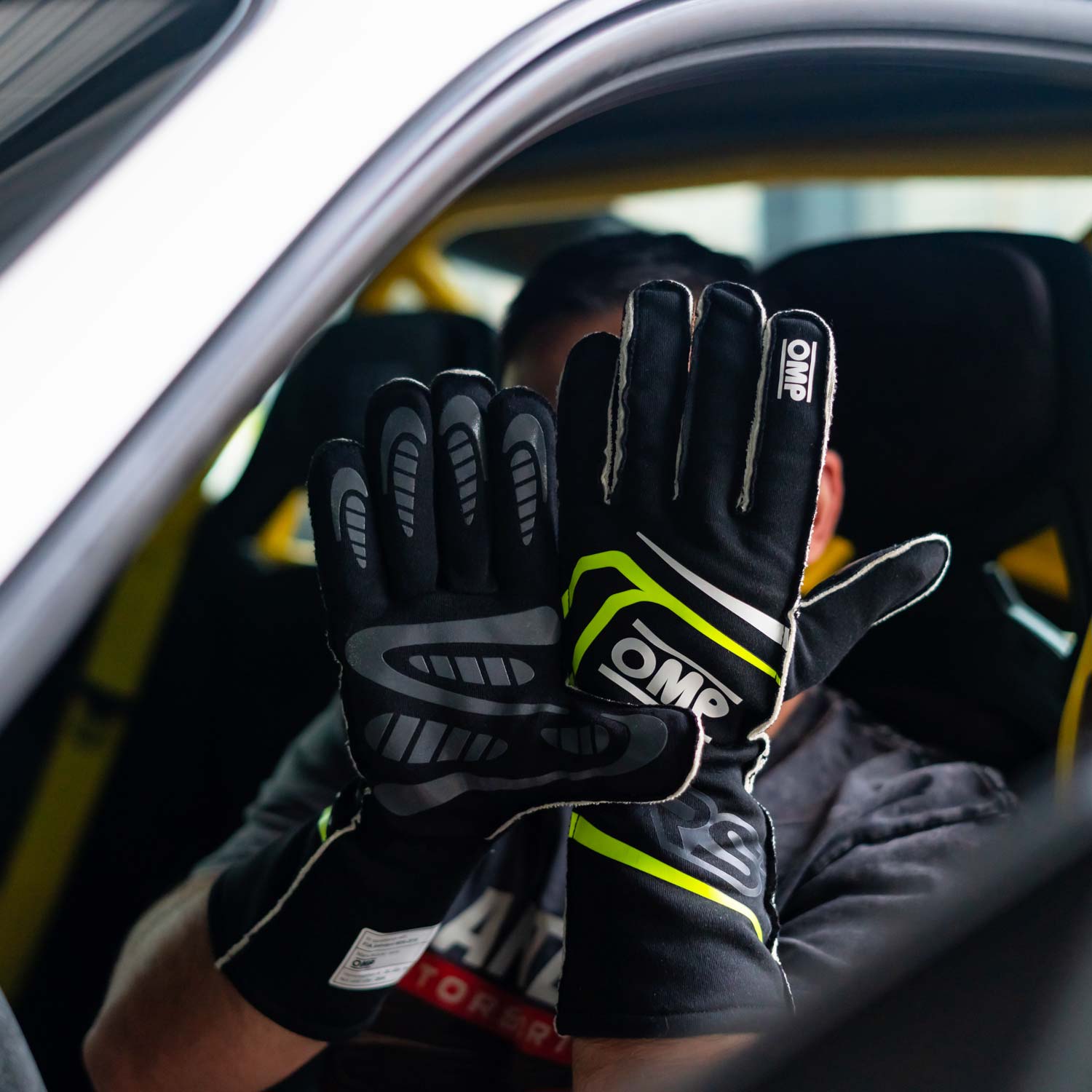 OMP FIRST GLOVES FIA 8856-2018