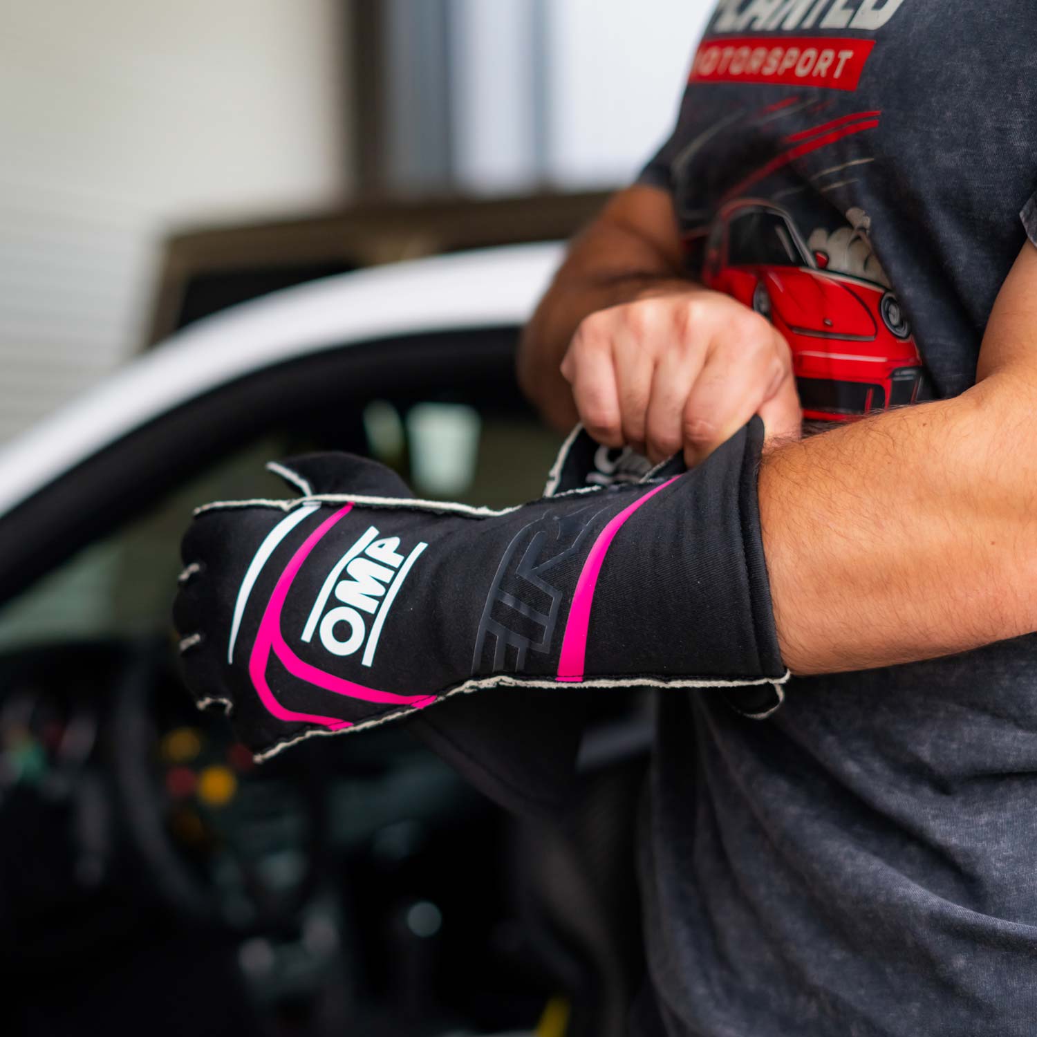 OMP FIRST GLOVES FIA 8856-2018