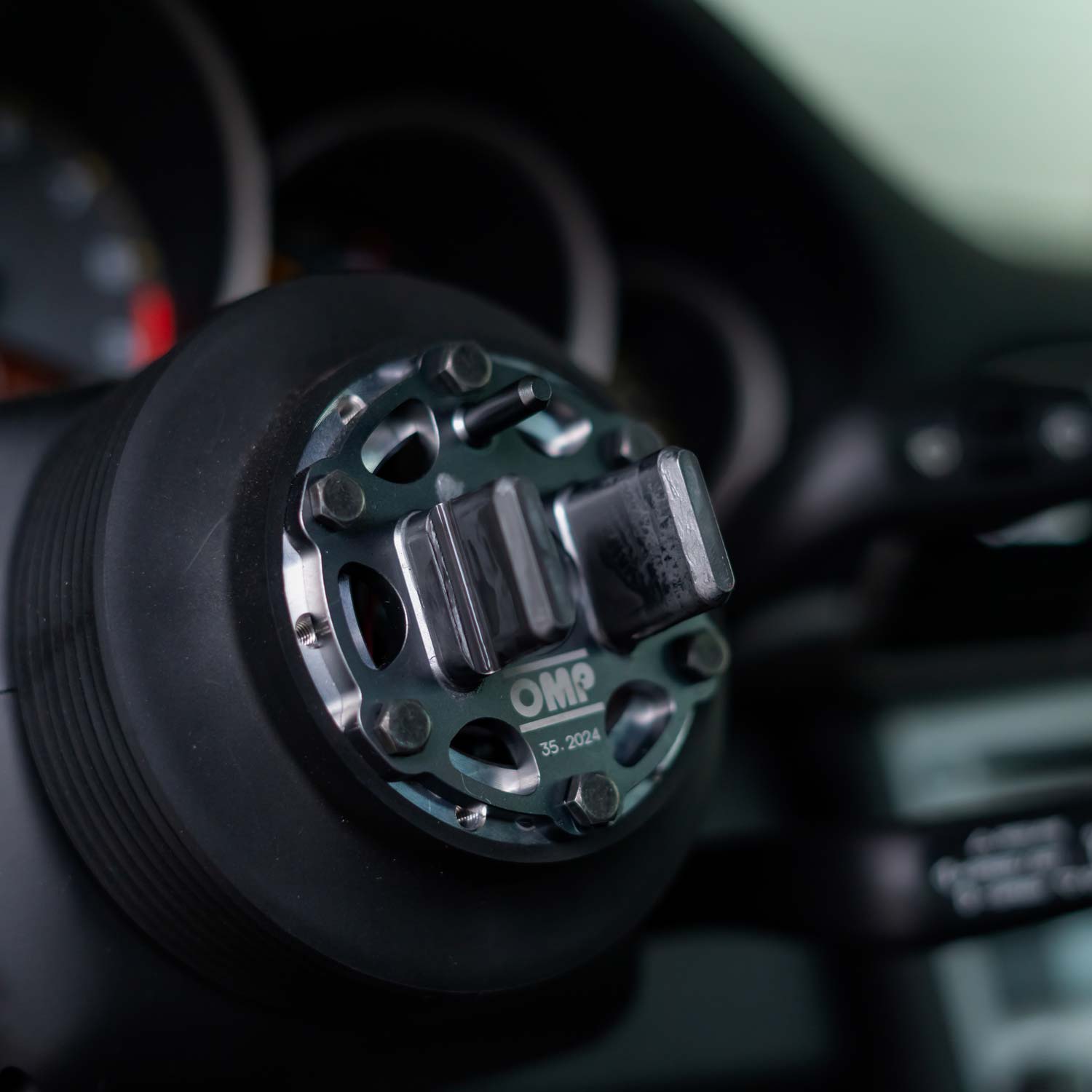 OMP STEERING WHEEL 320 ALUMINUM – NO HORN BUTTON HOLE