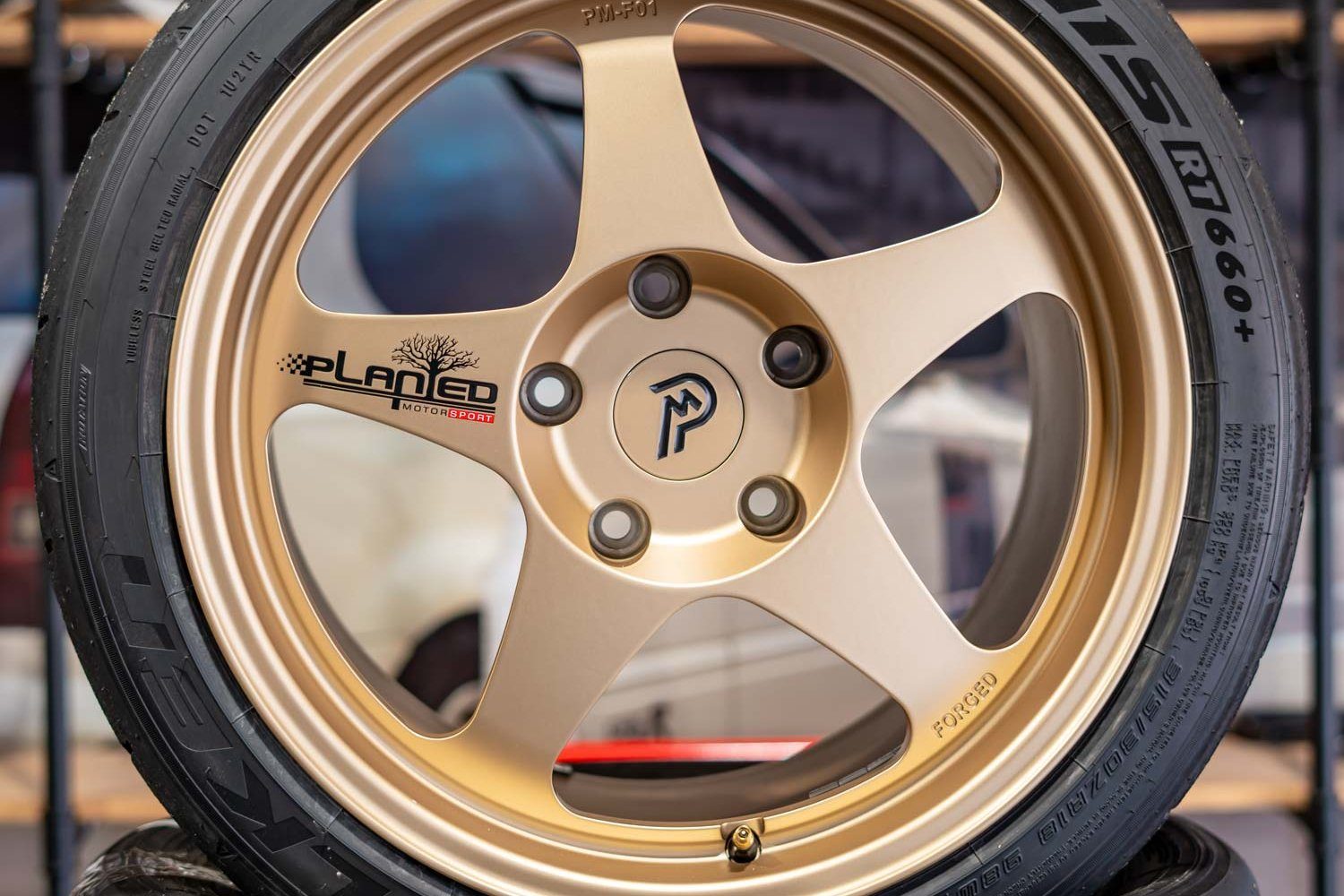 Gold PM-01 forged wheel with a mounted track tire